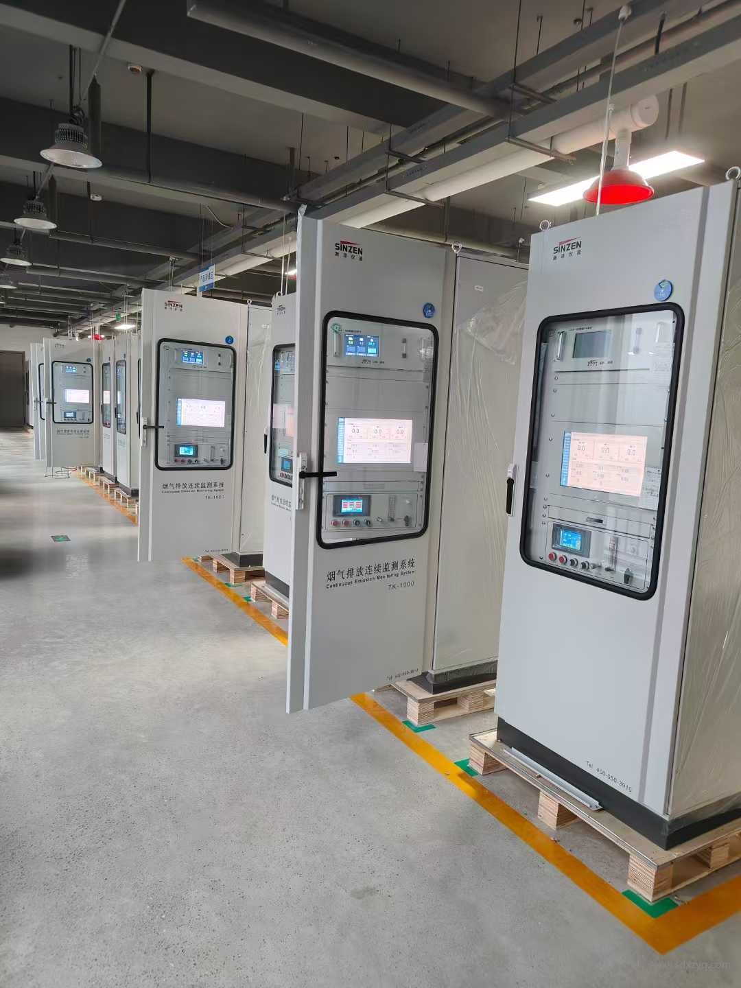 1736308123112704.jpg 煙氣在線監測展示